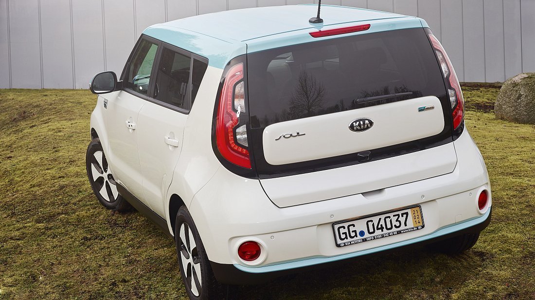 Kia Soul EV (2014-2017) rear quarter, three-quarter view, diagonal, exterior