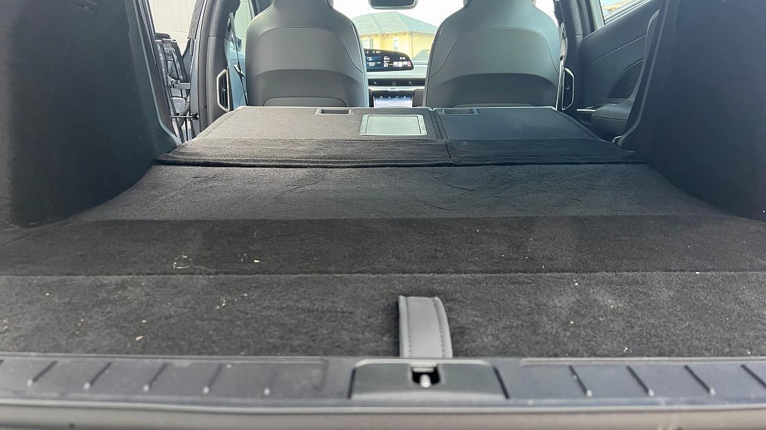 Lucid Air Dream Edition Performance (2021-2022) trunk, boot, expanded, folded seats, maximum volume, max cargo, max capacity, max storage