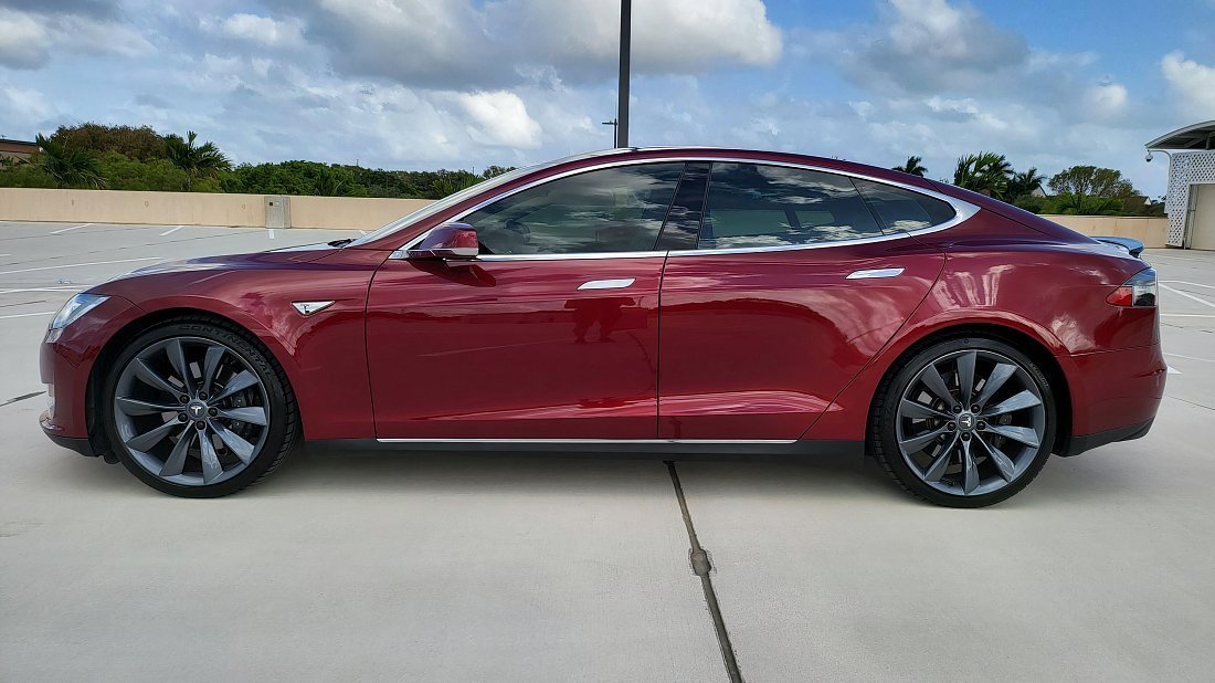 Tesla Model S 60 (2013-2015) side profile, silhouette, doors, wheels, exterior