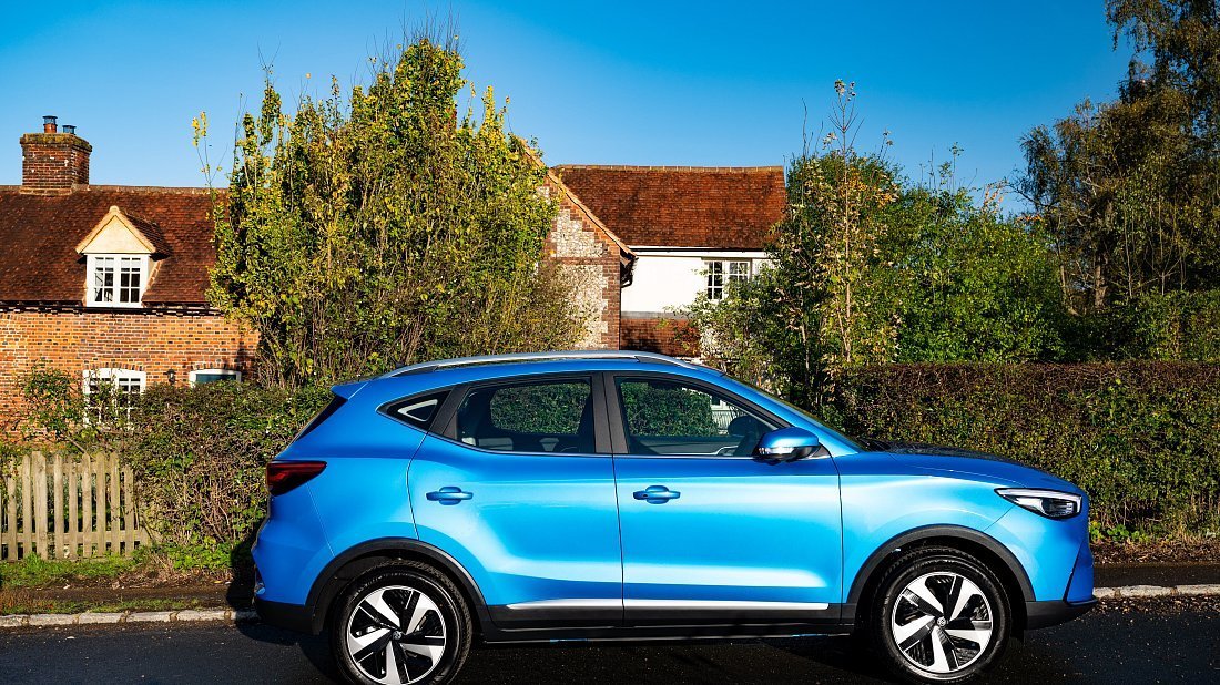 MG ZS EV Standard Range (2021-…) side profile, silhouette, doors, wheels, exterior