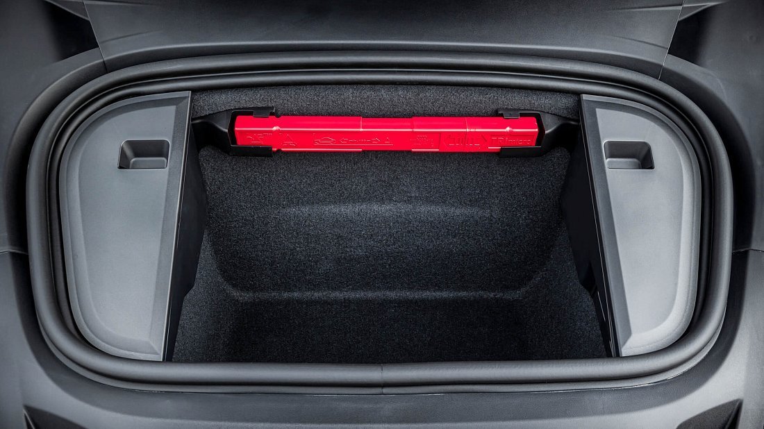 Porsche Taycan Turbo GT (2024-…) frunk, front trunk, under hood, storage, cargo, capacity, bonus space