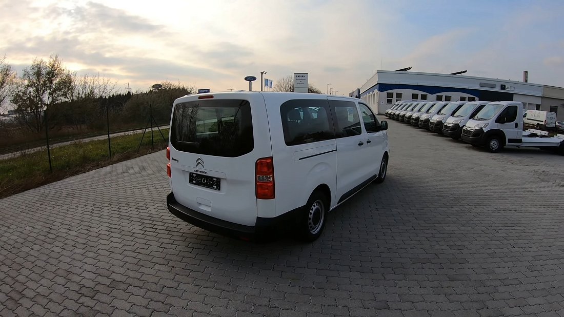 Citroën e-Jumpy Combi M 75 kWh (2020-2024) rear quarter, three-quarter view, diagonal, exterior
