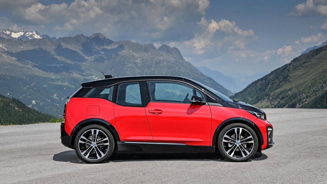 BMW i3s BEV 94 Ah (2017-2018) side profile photo, silhouette, doors, wheels, exterior