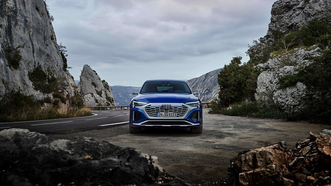 Audi SQ8 Sportback e-tron (2023-…) front fascia, grille, headlights, bumper, exterior