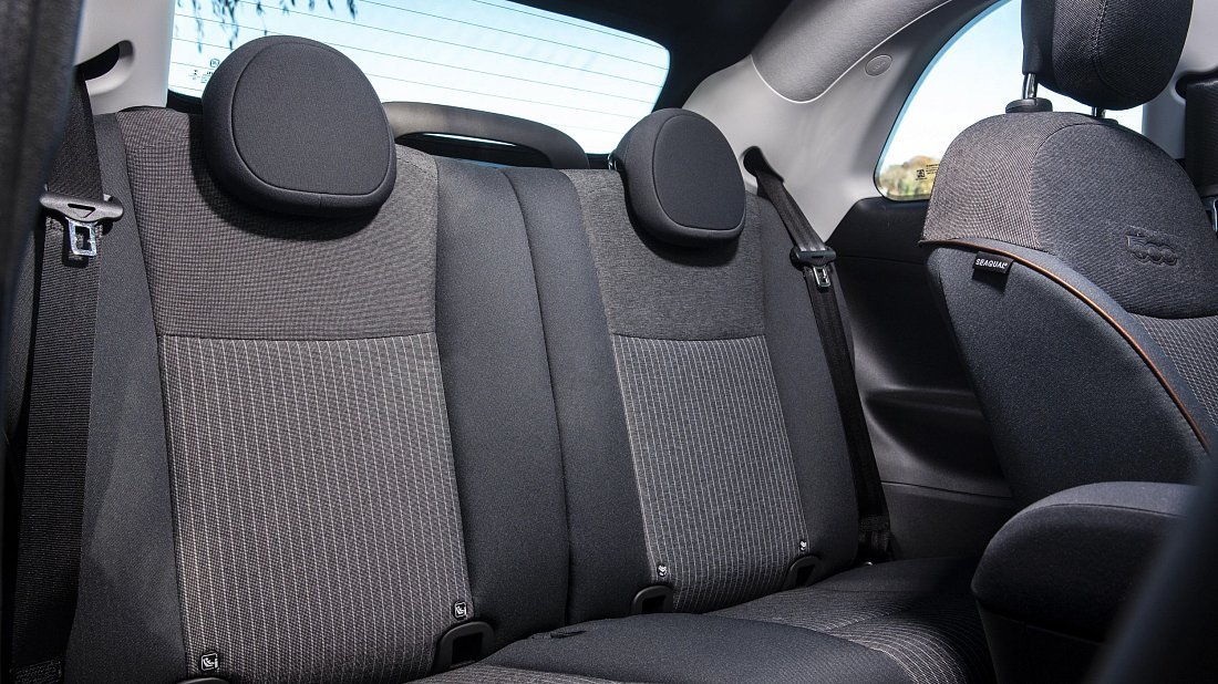 Fiat 500e Cabrio 24 kWh (2022-…) rear seats photo, back seats, passenger seats, legroom, headroom, interior