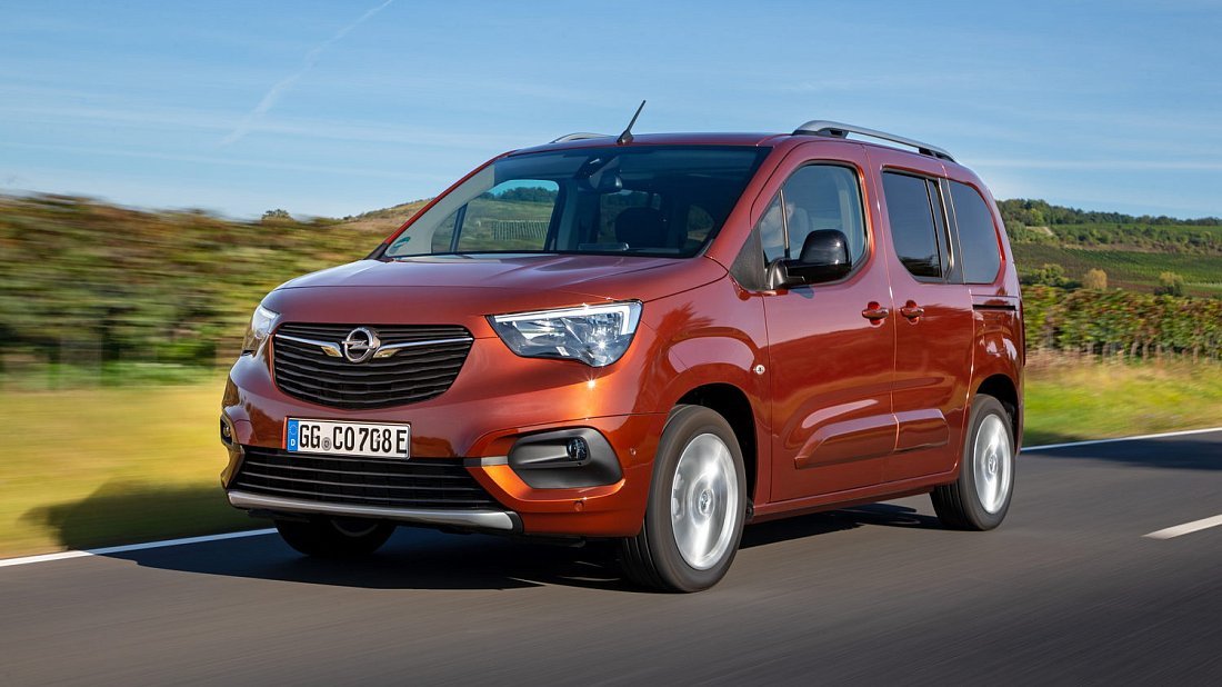 Opel Combo Electric Life 50 kWh (2021-2024) front view, front quarter, diagonal, exterior