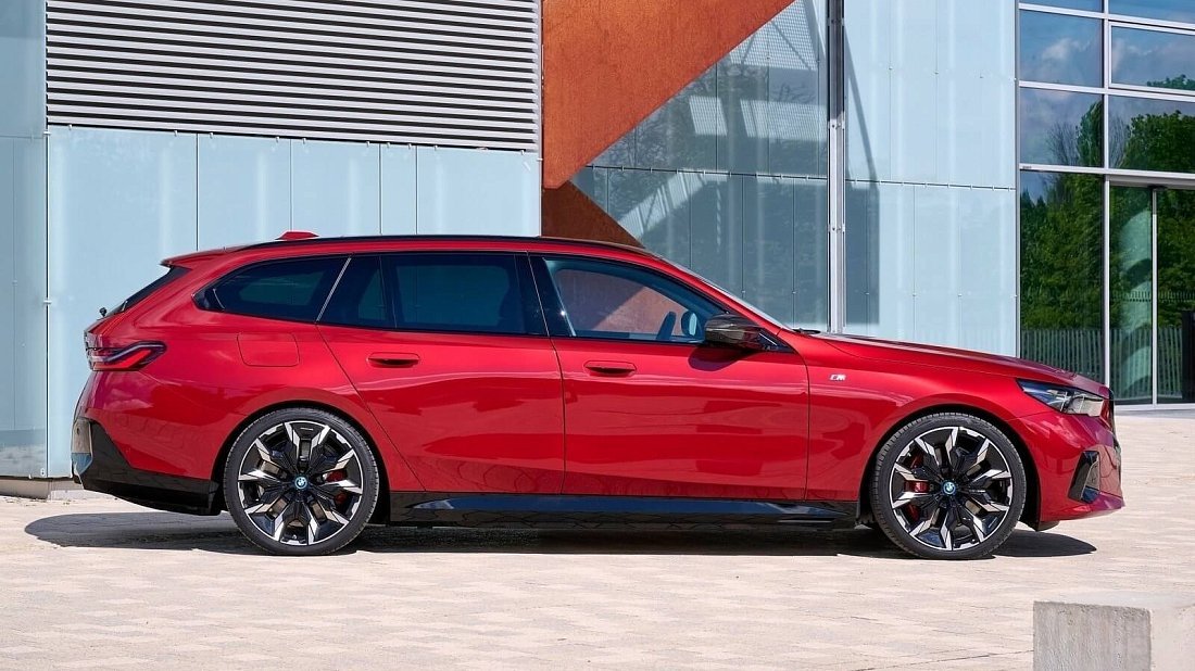 BMW i5 Touring M60 xDrive (2025-…) side profile, silhouette, doors, wheels, exterior