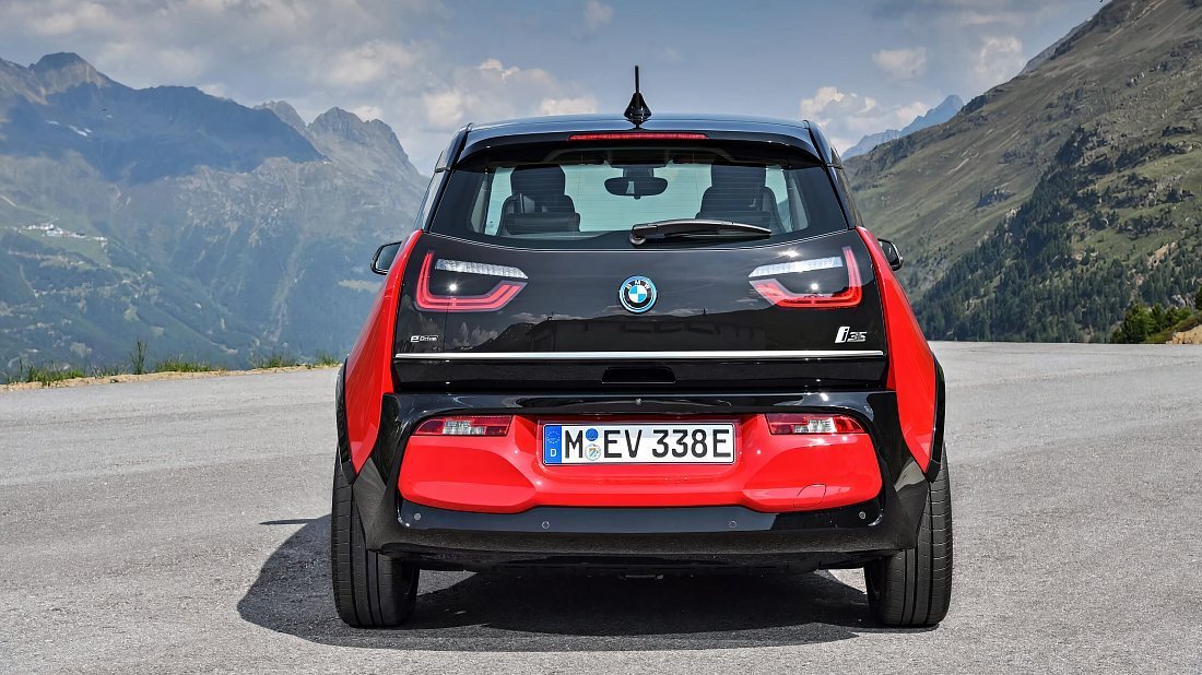 BMW i3s BEV 120 Ah (2018-2022) rear view, taillights, trunk, spoiler, badge, bumper, exterior