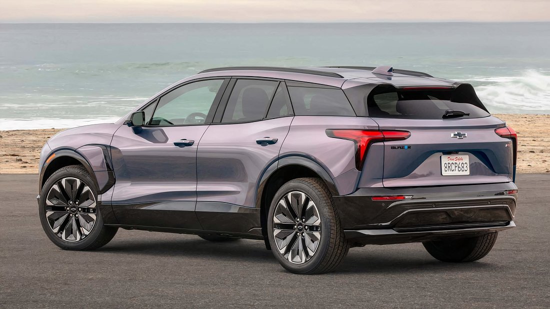 Chevrolet Blazer EV FWD (2025-…) rear quarter, three-quarter view, diagonal, exterior