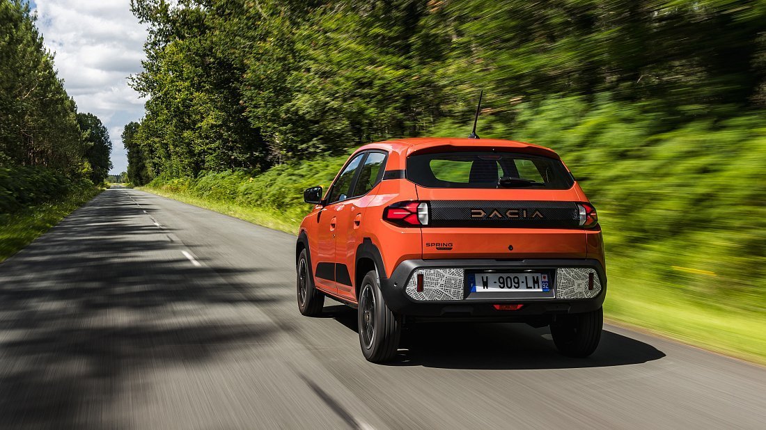 Dacia Spring Electric 65 (2024-…) rear view photo, taillights, trunk, spoiler, badge, bumper, exterior
