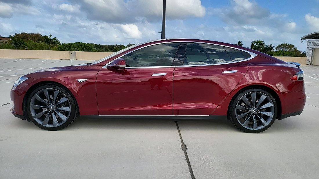 Tesla Model S 85 (2012-2016) side profile, silhouette, doors, wheels, exterior