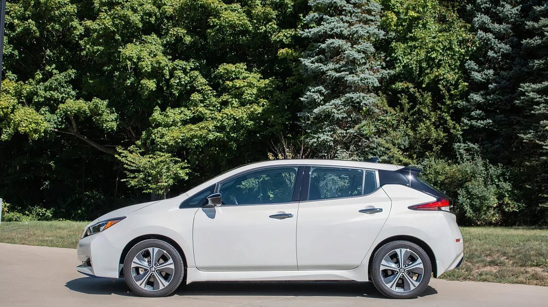 Nissan Leaf 62 kWh (2017-2022) side profile, silhouette, doors, wheels, exterior