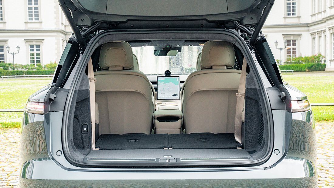 NIO EL8 Standard Range (2024-…) trunk, boot, expanded, folded seats, maximum volume, max cargo, max capacity, max storage
