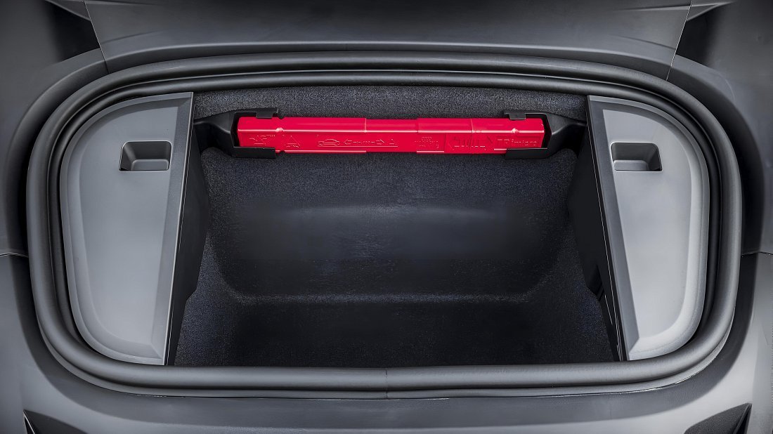 Porsche Taycan Turbo S Sport Turismo (2024-…) frunk, front trunk, under hood, storage, cargo, capacity, bonus space