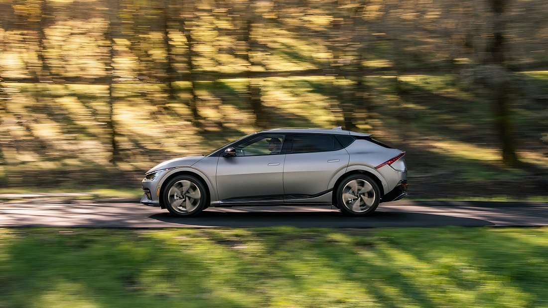 Kia EV6 Long Range AWD (2021-2024) side profile, silhouette, doors, wheels, exterior
