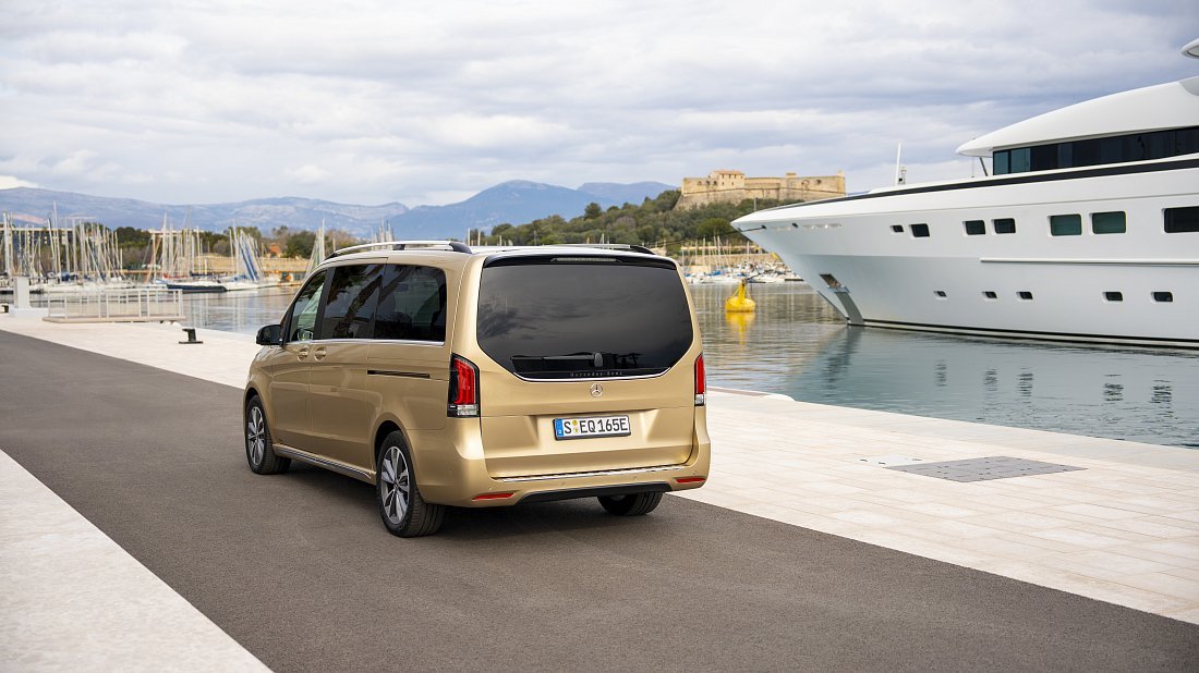 Mercedes EQV 300 Long (2024-...) rear quarter photo, three-quarter view, diagonal, exterior