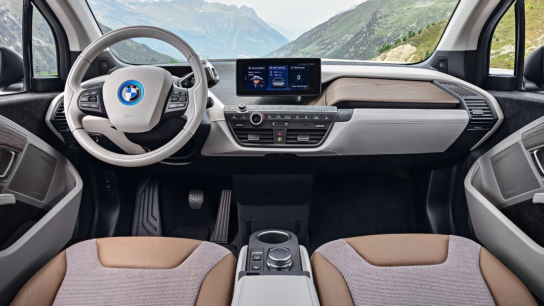 BMW i3 BEV 120 Ah (2018-2022) interior, front seat, driver seat, dashboard, steering wheel, infotainment, cockpit