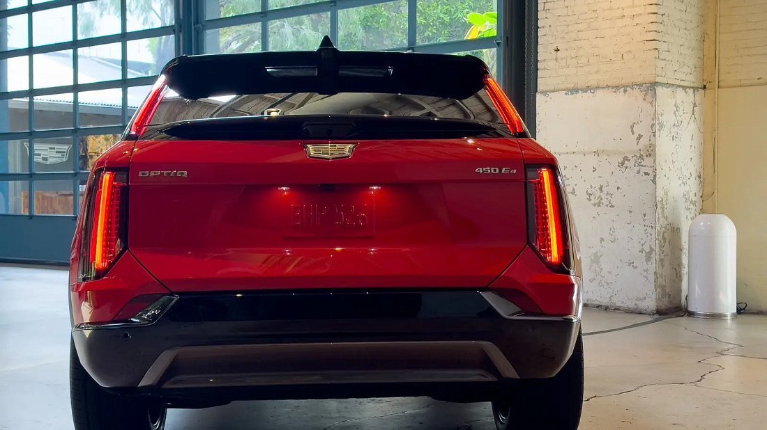 Cadillac Optiq AWD (2024-…) rear view photo, taillights, trunk, spoiler, badge, bumper, exterior