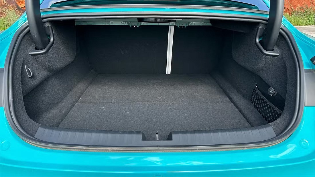 Xiaomi SU7 (2024-...) trunk, boot, seats up, seats upright, cargo space, cargo volume, cargo capacity, storage