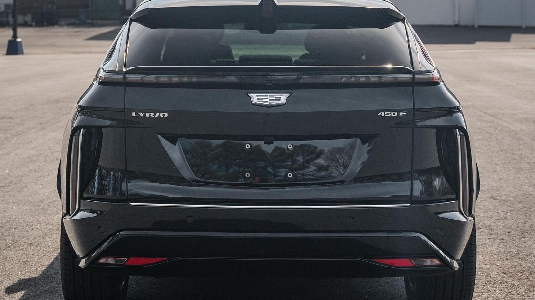 Cadillac Lyriq RWD (2022-…) rear view photo, taillights, trunk, spoiler, badge, bumper, exterior