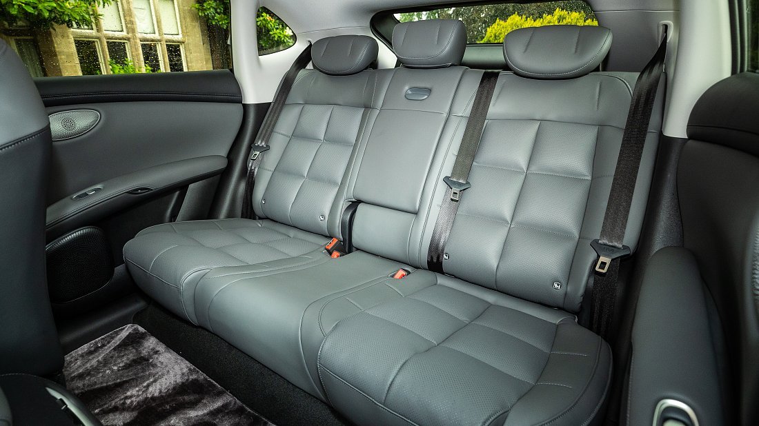 MG IM6 Performance (2025-...) rear seats photo, back seats, passenger seats, legroom, headroom, interior