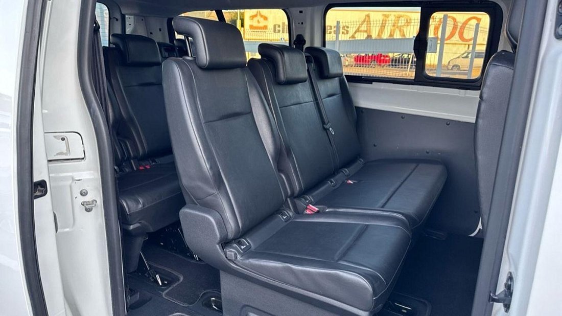 Peugeot e-Expert Combi Standard 75 kWh (2021-2024) rear seats, back seats, passenger seats, legroom, headroom, interior