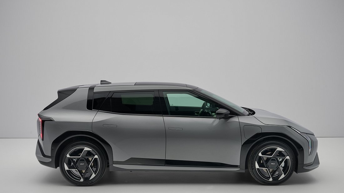 Kia EV4 Hatchback Long Range (2025-…) side profile, silhouette, doors, wheels, exterior