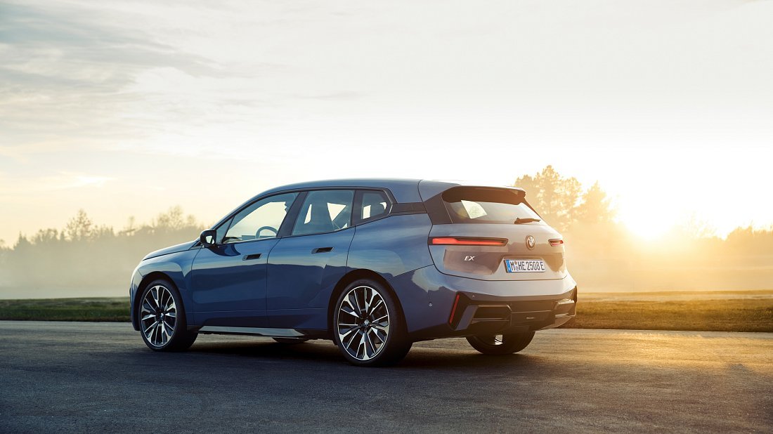 BMW iX xDrive60 (2025-...) rear quarter, three-quarter view, diagonal, exterior