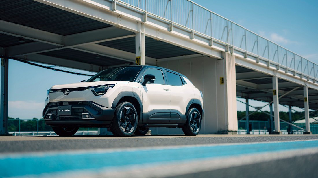 Suzuki e Vitara 61 kWh AWD (2025-…) front view photo, front quarter, diagonal, exterior