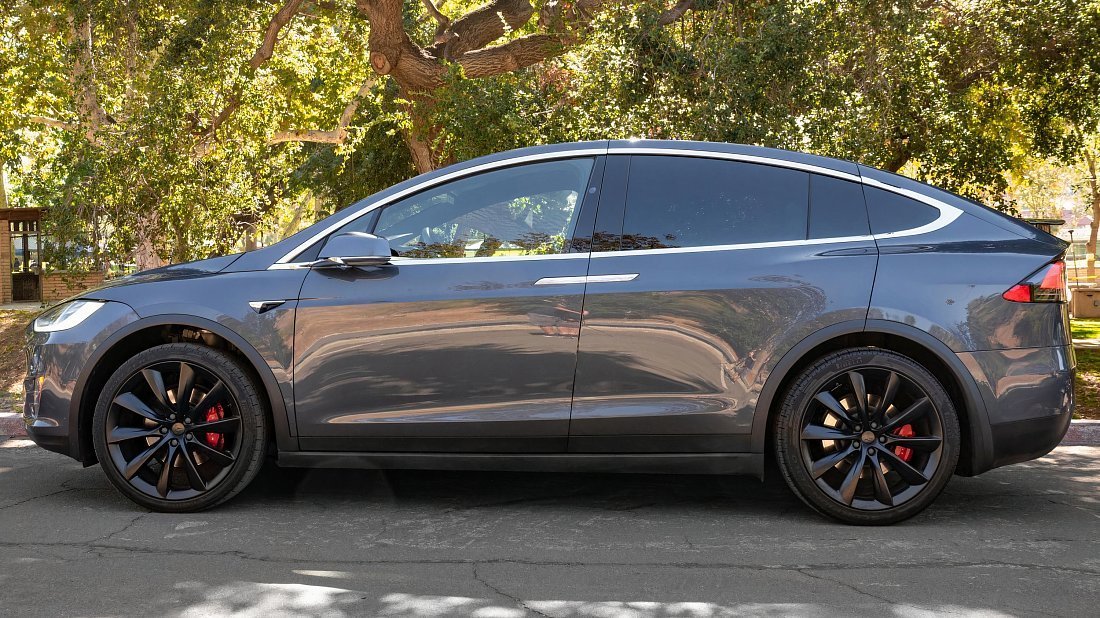 Tesla Model X P100D (2016-2019) side profile, silhouette, doors, wheels, exterior