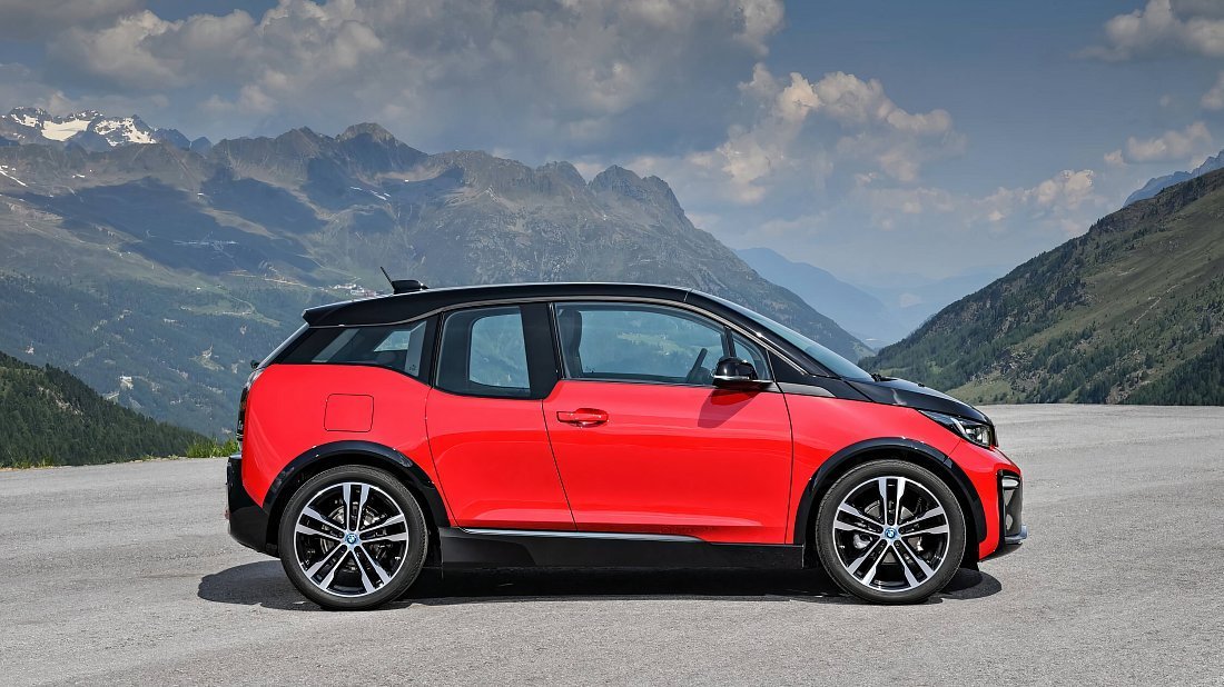 BMW i3s BEV 120 Ah (2018-2022) side profile, silhouette, doors, wheels, exterior