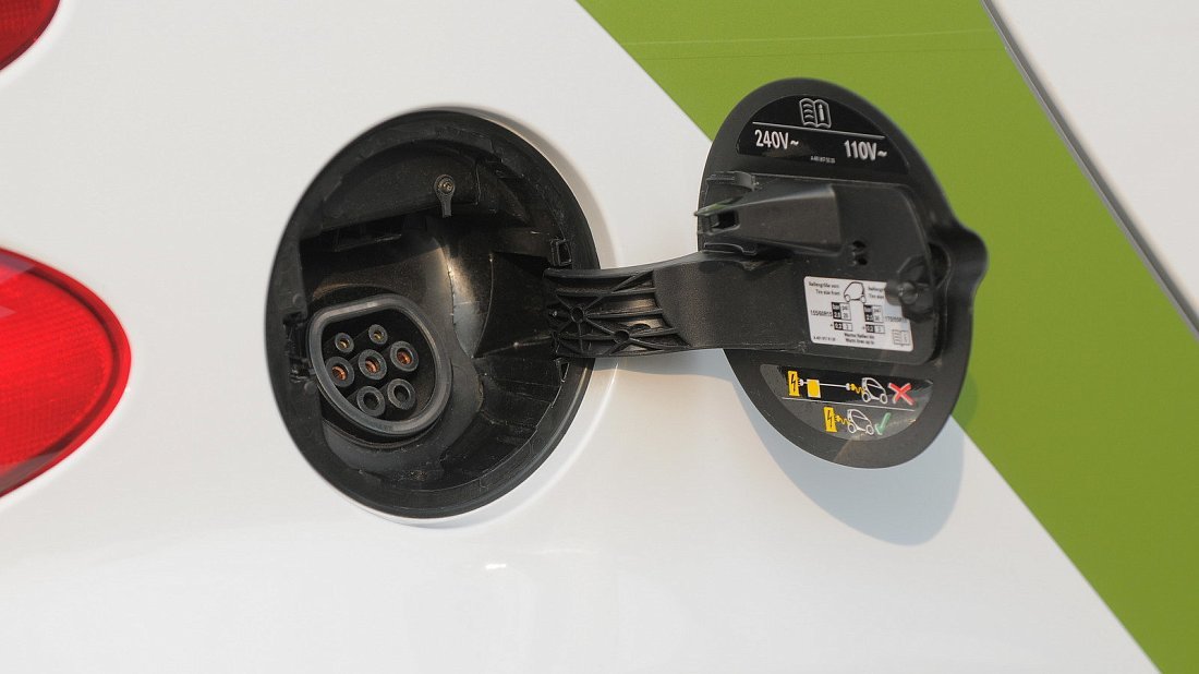 Smart Electric Drive fortwo coupe (2012-2016) charge port Europe, charging, inlet, plug, connector