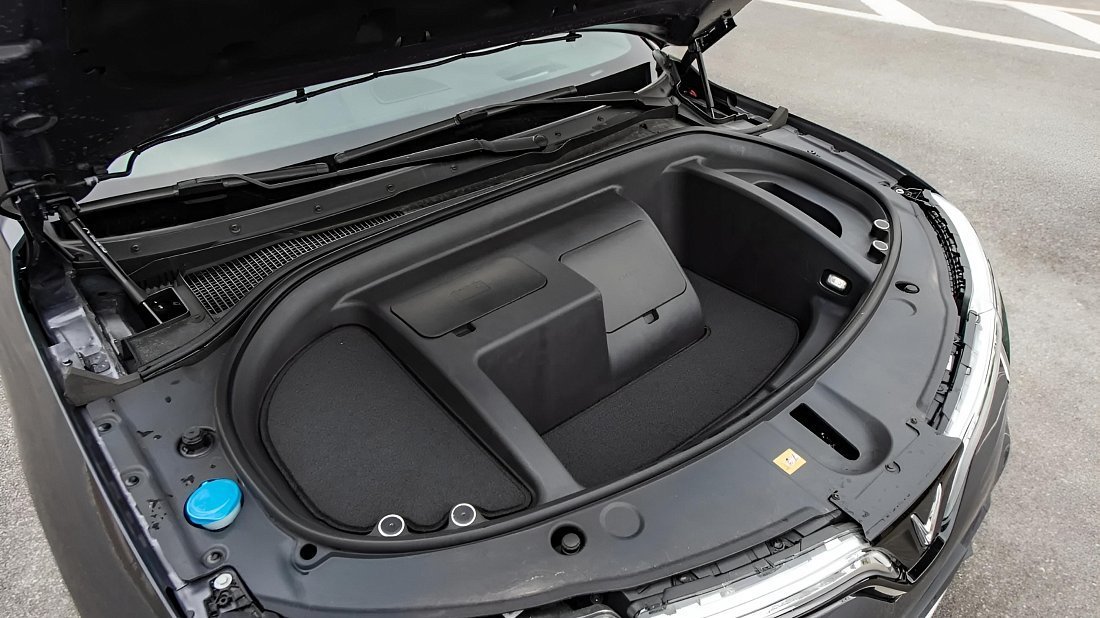 VinFast VF 8 Eco (2023-2024) frunk photo, front trunk, under hood, storage, cargo, capacity, bonus space