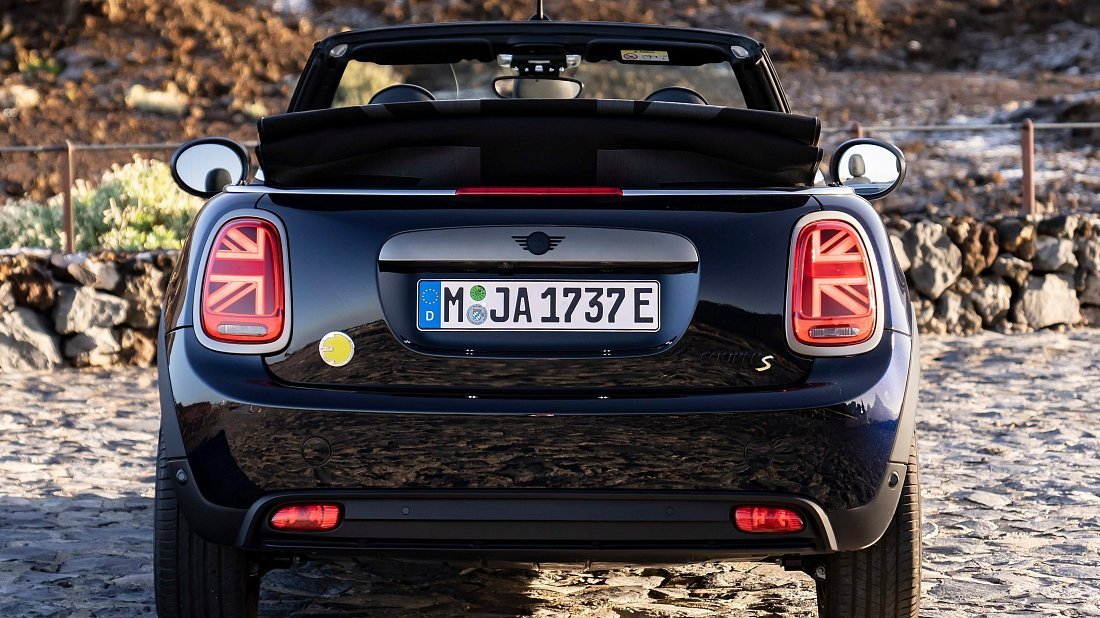 Mini Cooper SE Convertible (2023-2024) rear view, taillights, trunk, spoiler, badge, bumper, exterior