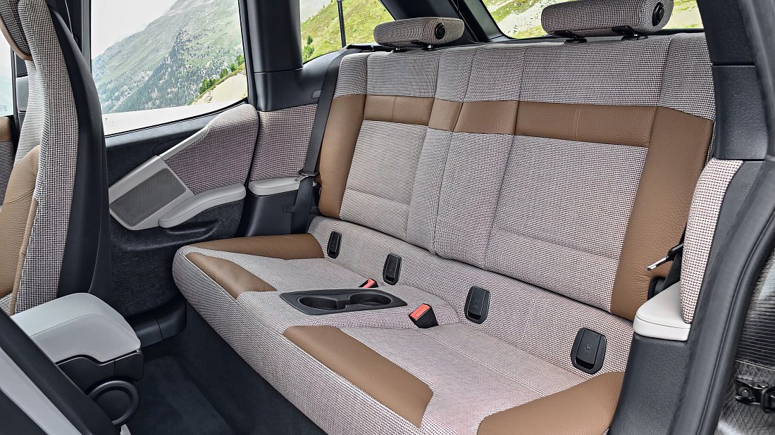 BMW i3 BEV 120 Ah (2018-2022) rear seats, back seats, passenger seats, legroom, headroom, interior
