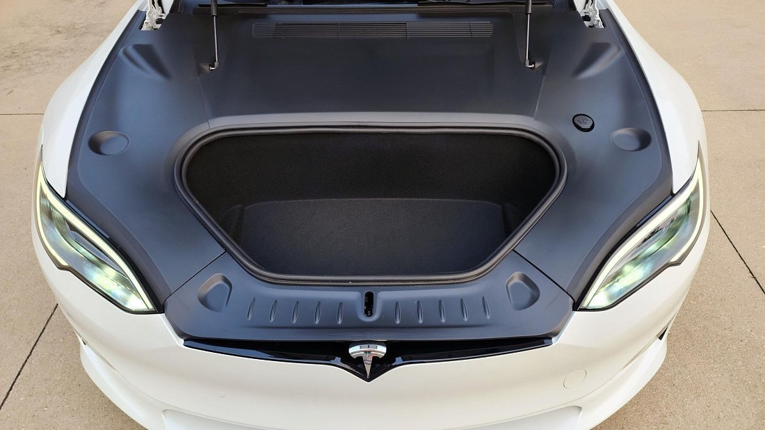 Tesla Model S Plaid (2021-…) frunk, front trunk, under hood, storage, cargo, capacity, bonus space