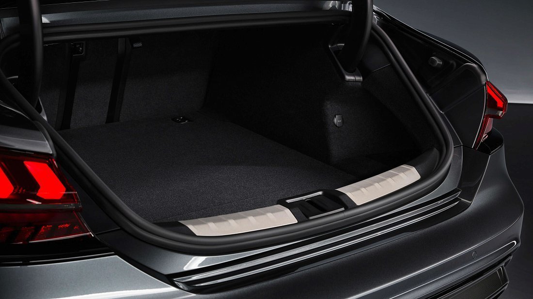 Audi e-tron GT RS (2021-2024) trunk, boot, seats up, seats upright, cargo space, cargo volume, cargo capacity, storage