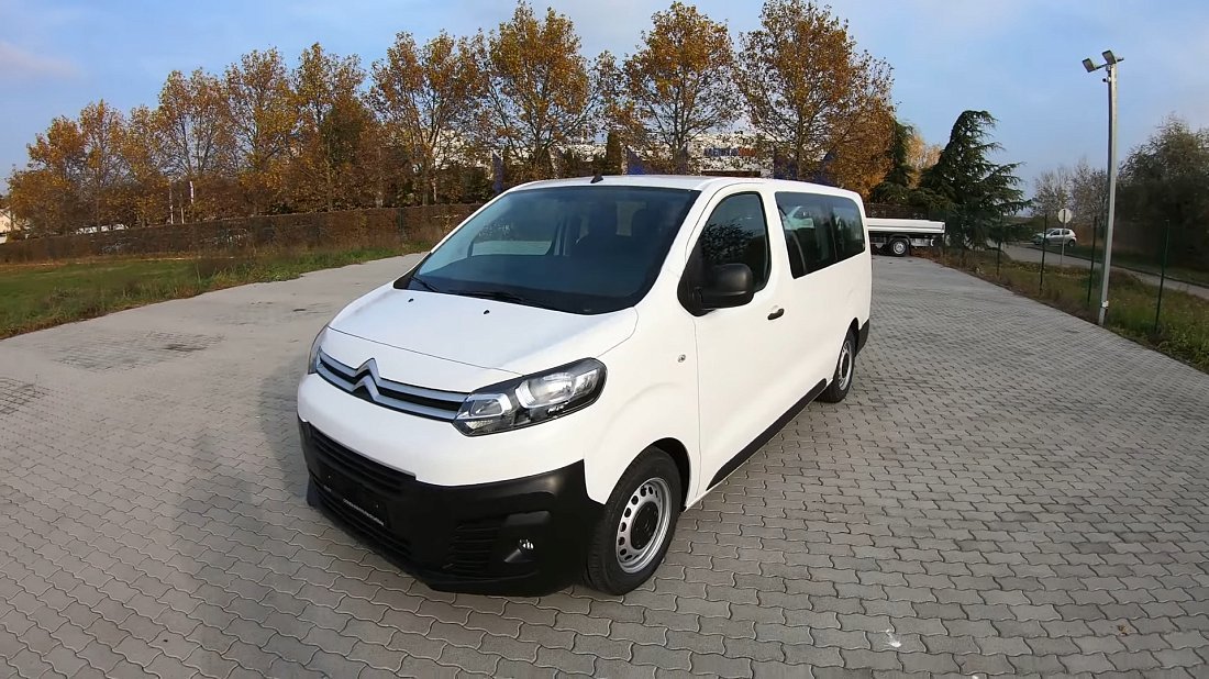 Citroën e-Jumpy Combi XL 75 kWh (2020-2024) front view, front quarter, diagonal, exterior