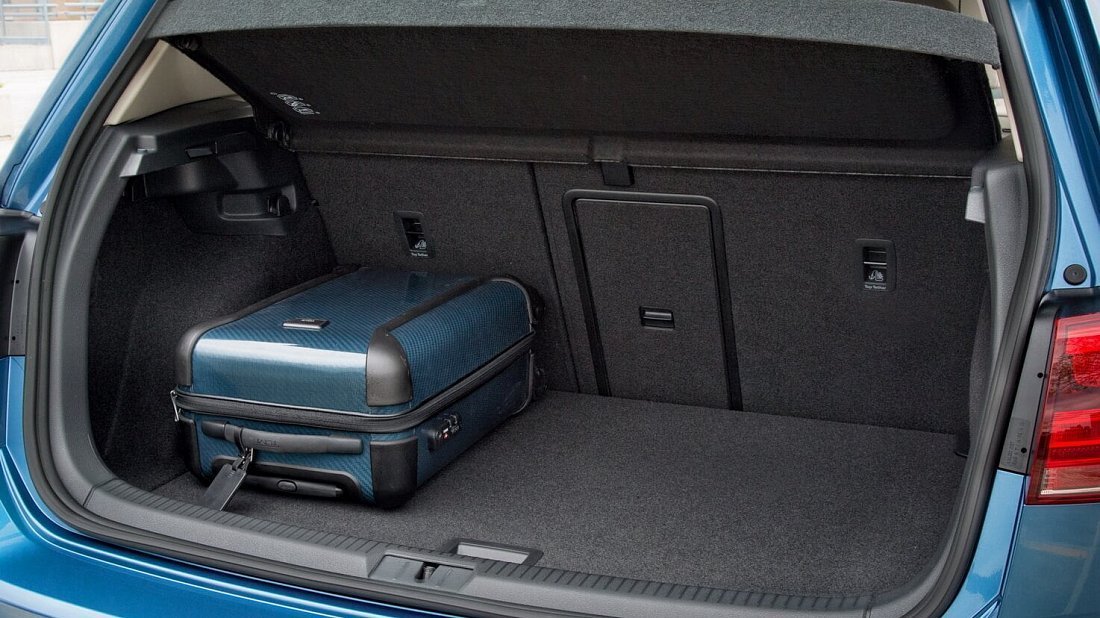 Volkswagen e-Golf 24.2 kWh (2014-2016) trunk, boot, seats up, seats upright, cargo space, cargo volume, cargo capacity, storage