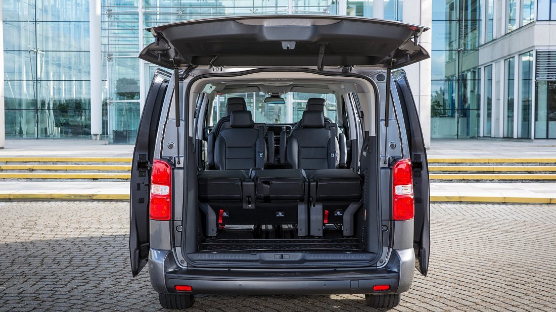 Toyota Proace Verso Electric L 75 kWh (2021-2024) trunk, boot, expanded, folded seats, maximum volume, max cargo, max capacity, max storage