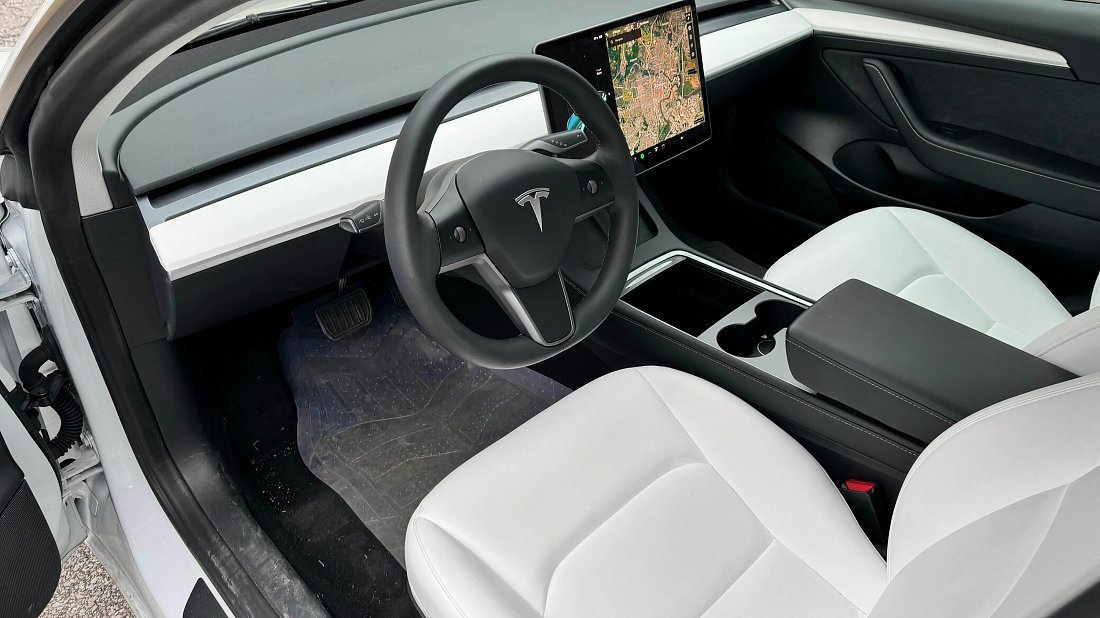 Tesla Model 3 Long Range AWD (2018-2023) interior, front seat, driver seat, dashboard, steering wheel, infotainment, cockpit