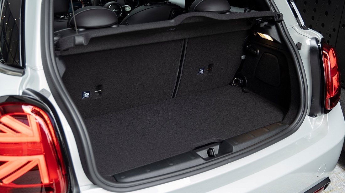 Mini Cooper SE (2021-2024) trunk photo, boot, seats up, seats upright, cargo space, cargo volume, cargo capacity, storage
