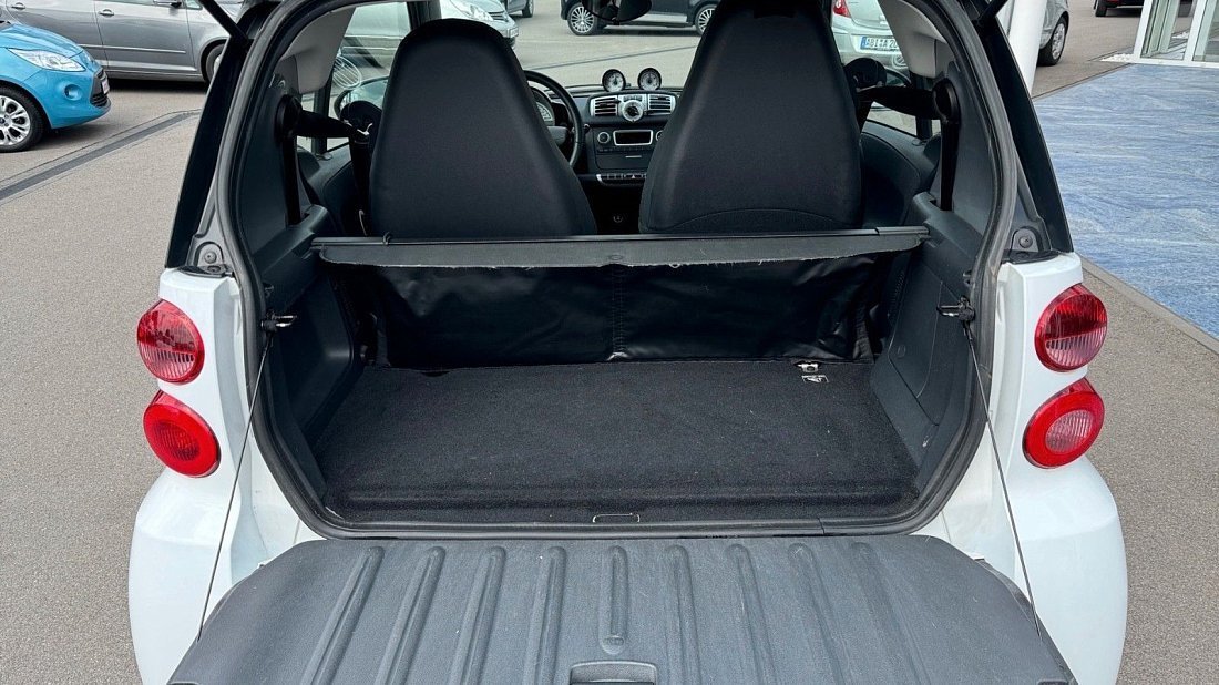 Smart Electric Drive fortwo coupe (2012-2016) trunk, boot, seats up, seats upright, cargo space, cargo volume, cargo capacity, storage