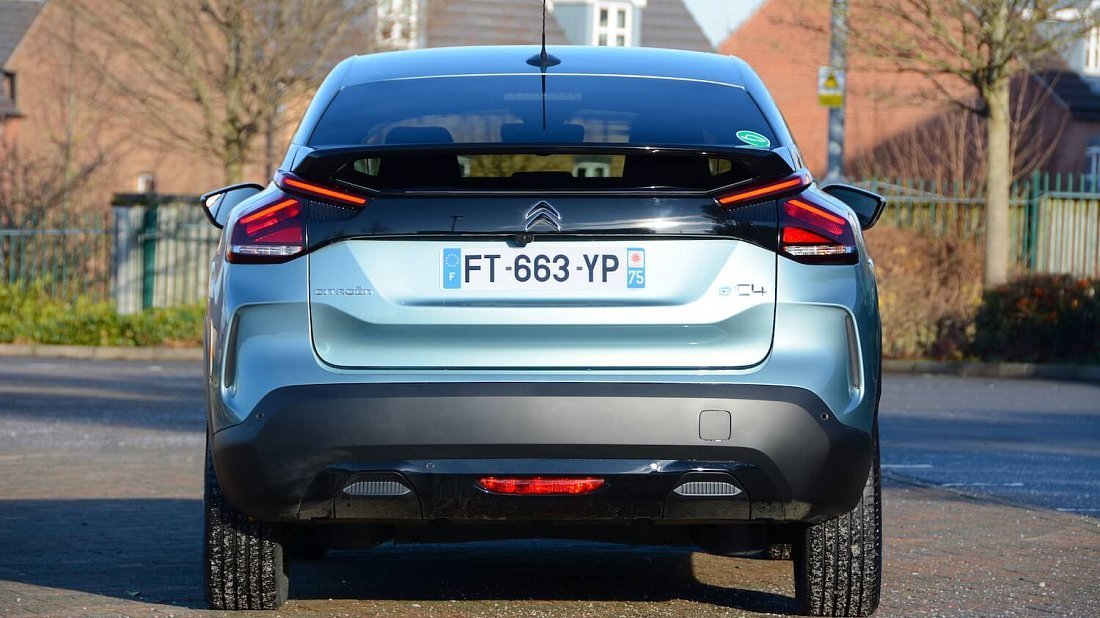Citroën e-C4 50 kWh (2020-2024) rear view, taillights, trunk, spoiler, badge, bumper, exterior