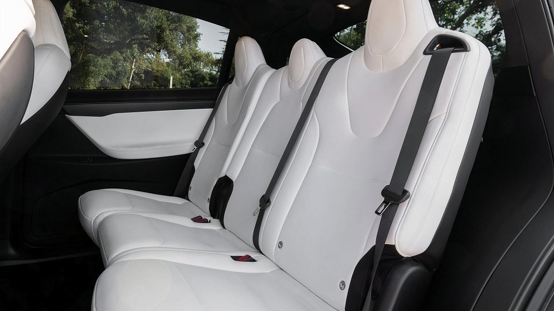 Tesla Model X P90D (2016) rear seats, back seats, passenger seats, legroom, headroom, interior