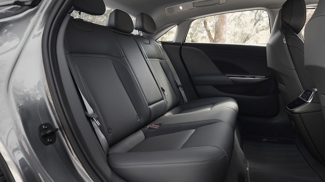 Lucid Air Pure RWD (2022-…) rear seats, back seats, passenger seats, legroom, headroom, interior