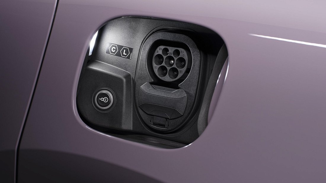 Porsche Macan 4S Electric (2024-…) charge port Europe, charging, inlet, plug, connector