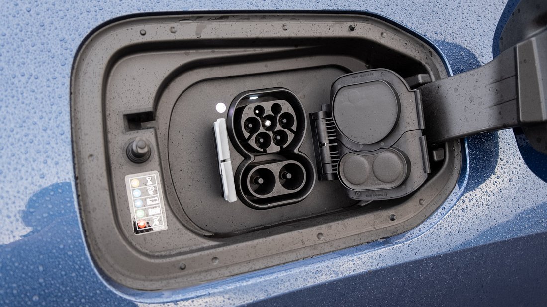 BMW iX M70 xDrive (2025-...) charge port Europe, charging, inlet, plug, connector
