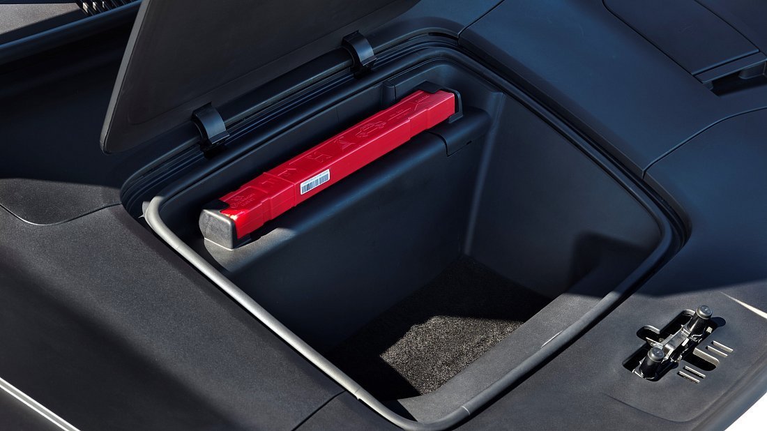 Polestar 4 Long Range Dual Motor (2024-…) frunk photo, front trunk, under hood, storage, cargo, capacity, bonus space