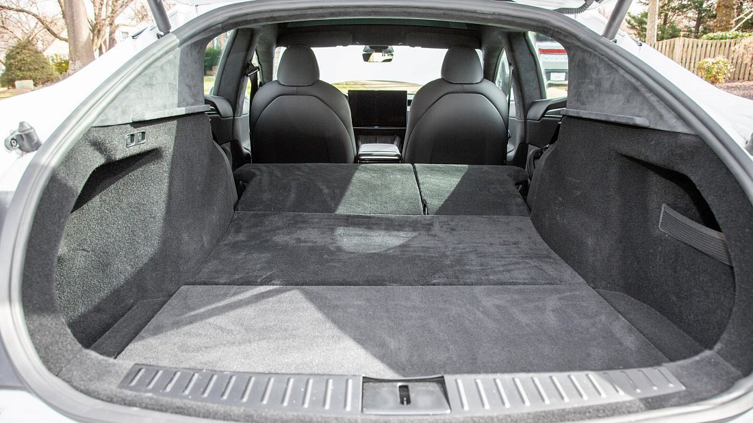 Tesla Model S Plaid (2021-…) trunk, boot, expanded, folded seats, maximum volume, max cargo, max capacity, max storage